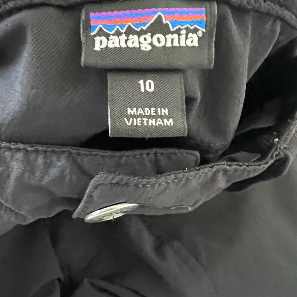 Patagonia Black shorts size 10. - Picture 8 of 10